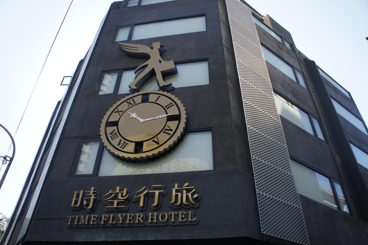 Time Flyer Hotel Taichung Exteriör bild