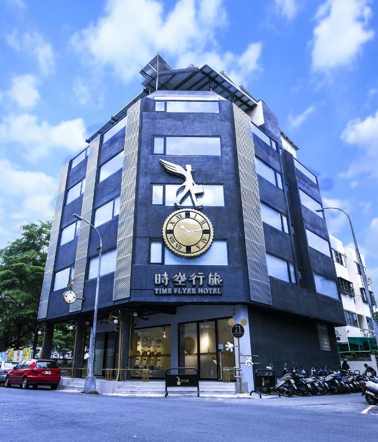 Time Flyer Hotel Taichung Exteriör bild